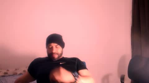 En moreno online show from November 18, 2025, 4:28 am