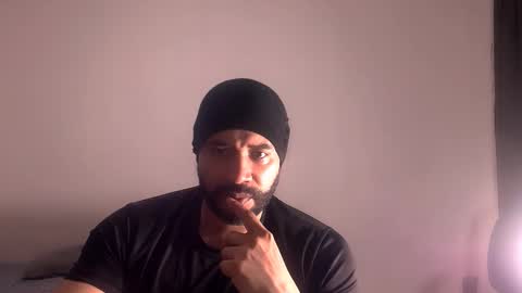 En moreno online show from November 18, 2025, 6:23 pm