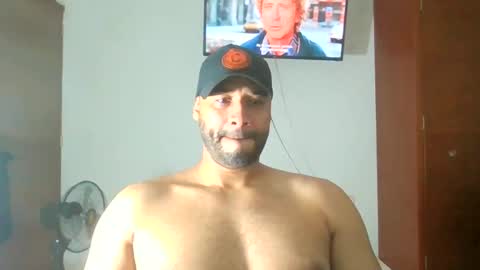 En moreno online show from December 13, 2025, 8:25 pm