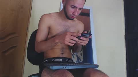 jhon_malo online show from November 12, 2025, 5:41 am