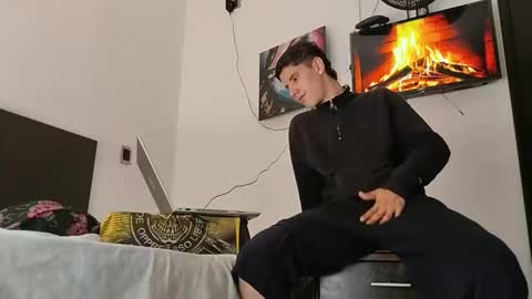 Snapshot of jhongrey2 chatting on January 28, 2025, 3:25 pm jhon online show from January 28, 2025, 3:25 pm