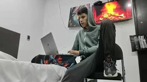 Snapshot of jhongrey2 chatting on February 13, 2025, 2:45 am jhon online show from February 13, 2025, 2:45 am
