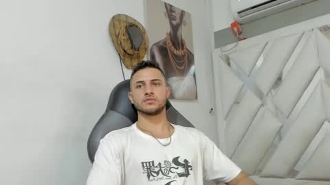 jhonny online show from January 8, 2025, 3:29 am