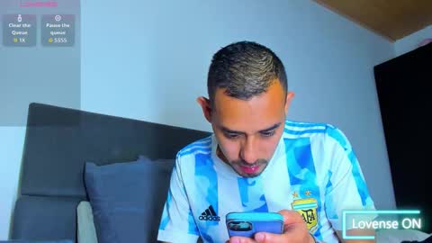 Jhony Alzate online show from November 16, 2025, 12:16 am