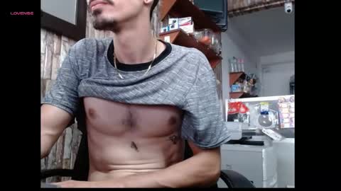 jhosuamoore2 online show from April 22, 2026, 9:05 pm