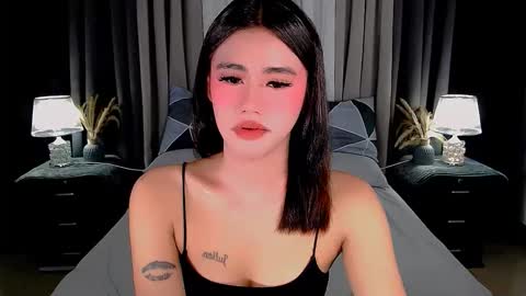 jhuliana_and_charles_room online show from September 18, 2025, 2:57 am