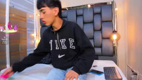 Snapshot of jim_twink chatting on November 4, 2025, 7:35 pm Jim online show from November 4, 2025, 7:35 pm