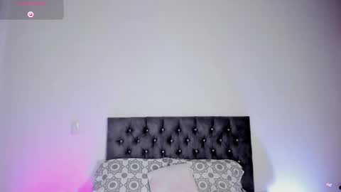 Snapshot of jimena_white1 chatting on September 24, 2025, 3:32 am JIMENA online show from September 24, 2025, 3:32 am