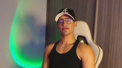 Snapshot of jimmy_leeh_ chatting on October 12, 2025, 11:15 pm Jimmy Leeh online show from October 12, 2025, 11:15 pm