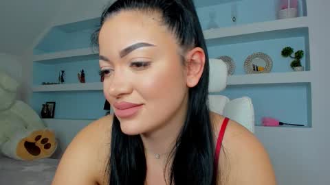 Juliee online show from November 26, 2025, 8:10 pm