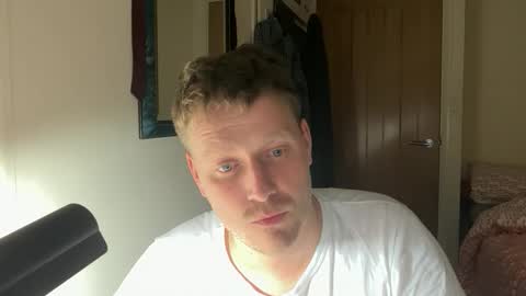 Snapshot of jjjamesxx chatting on December 16, 2025, 11:43 pm jjjamesxx online show from December 16, 2025, 11:43 pm