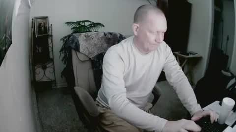 Snapshot of jlouton01 chatting on February 2, 2025, 2:45 pm kilroy online show from February 2, 2025, 2:45 pm