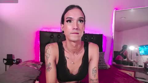 Joa Isaza     online show from November 14, 2025, 4:44 am