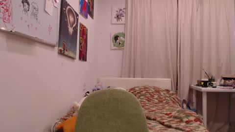 Snapshot of joan_kiss chatting on December 5, 2025, 3:41 pm joan_kiss online show from December 5, 2025, 3:41 pm