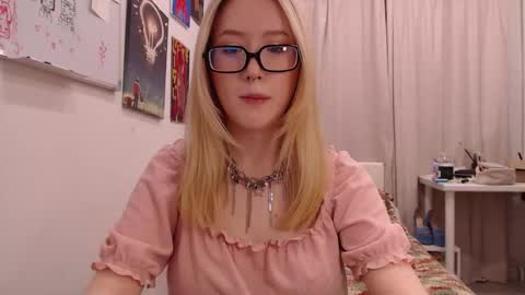 Snapshot of joan_kiss chatting on December 17, 2025, 1:28 pm joan_kiss online show from December 17, 2025, 1:28 pm