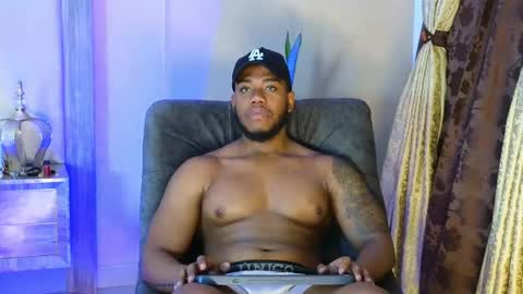 JOAN SAENZ online show from November 4, 2025, 12:43 am