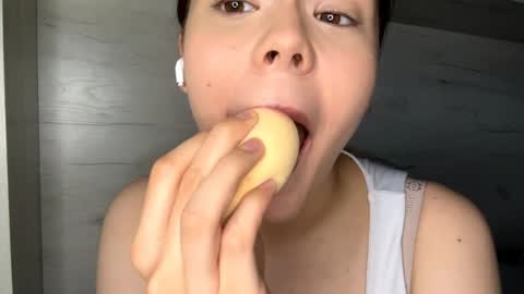 Mila online show from April 15, 2026, 10:33 am