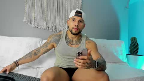 Snapshot of joe_esthetic chatting on December 15, 2024, 12:07 am joe_esthetic online show from December 15, 2024, 12:07 am