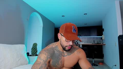 Snapshot of joe_esthetic chatting on January 28, 2025, 10:56 pm joe_esthetic online show from January 28, 2025, 10:56 pm