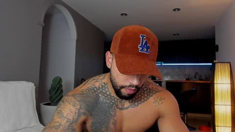 Snapshot of joe_esthetic chatting on February 3, 2025, 11:47 pm joe_esthetic online show from February 3, 2025, 11:47 pm