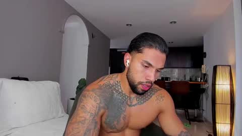 Snapshot of joe_esthetic chatting on October 8, 2025, 9:01 pm joe_esthetic online show from October 8, 2025, 9:01 pm