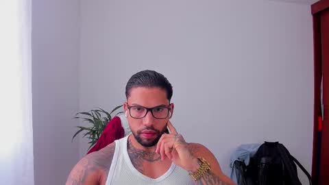 Snapshot of joe_esthetic chatting on November 12, 2025, 2:17 pm joe_esthetic online show from November 12, 2025, 2:17 pm