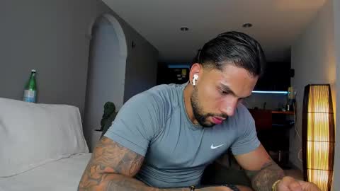 Snapshot of joe_esthetic chatting on November 14, 2025, 1:59 am joe_esthetic online show from November 14, 2025, 1:59 am