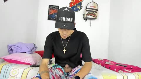 johan_and_antonella online show from December 3, 2024, 6:37 am