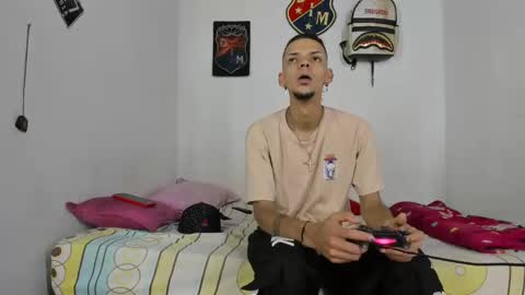 johan_and_antonella online show from December 10, 2024, 7:32 pm