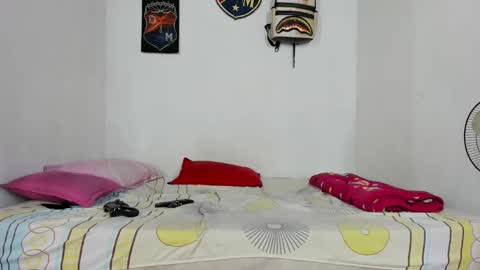 johan_and_antonella online show from December 15, 2024, 5:45 am