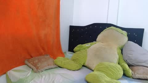 Snapshot of johan_kitten chatting on April 1, 2026, 11:22 am johan online show from April 1, 2026, 11:22 am