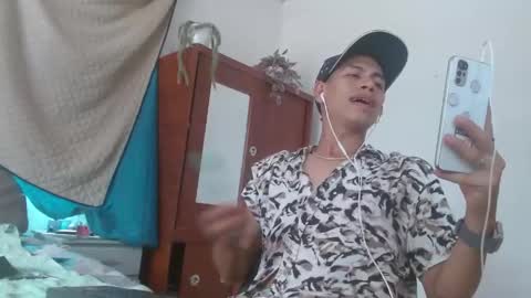 Snapshot of johan_kitten chatting on May 8, 2026, 7:08 pm johan online show from May 8, 2026, 7:08 pm