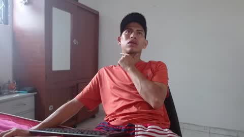 Snapshot of johan_kitten chatting on May 19, 2026, 12:44 pm johan online show from May 19, 2026, 12:44 pm