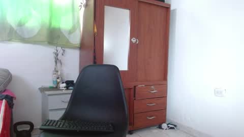 Snapshot of johan_kitten chatting on May 24, 2026, 2:00 pm johan online show from May 24, 2026, 2:00 pm