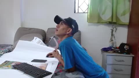 Snapshot of johan_kitten chatting on May 25, 2026, 9:21 pm johan online show from May 25, 2026, 9:21 pm