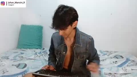 Snapshot of johan_mancini_r chatting on June 13, 2026, 3:21 pm johan_mancini_r online show from June 13, 2026, 3:21 pm