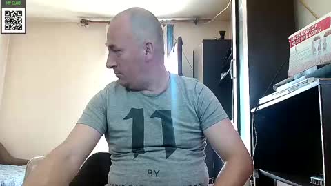 Snapshot of johanbarker chatting on January 10, 2025, 11:33 am Johan online show from January 10, 2025, 11:33 am