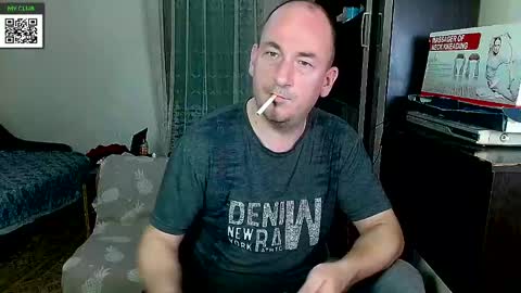 Snapshot of johanbarker chatting on February 26, 2025, 7:42 am Johan online show from February 26, 2025, 7:42 am
