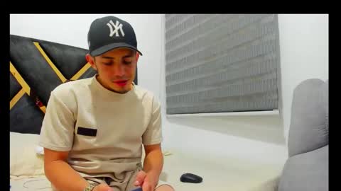 john_hot690 online show from April 12, 2026, 4:50 am