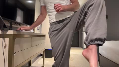 J online show from October 23, 2025, 10:47 am