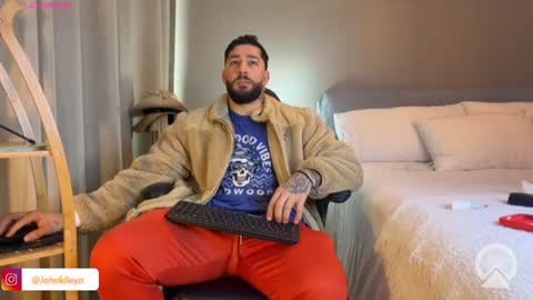 Snapshot of johnklleyn chatting on August 3, 2026, 6:33 pm john online show from August 3, 2026, 6:33 pm