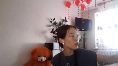 Snapshot of johnmerli chatting on November 27, 2025, 8:49 am Molly online show from November 27, 2025, 8:49 am