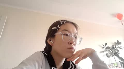 Snapshot of johnmerli chatting on December 2, 2025, 5:24 am Molly online show from December 2, 2025, 5:24 am