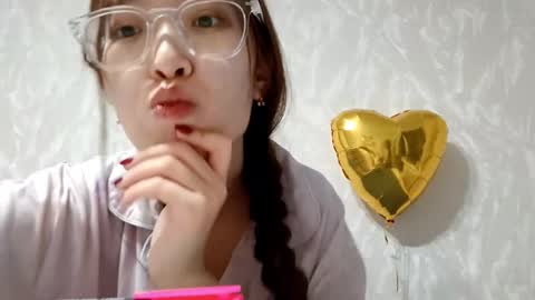 Snapshot of johnmerli chatting on December 17, 2025, 2:34 pm Molly online show from December 17, 2025, 2:34 pm