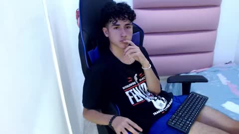 johnny_cagee online show from December 5, 2024, 10:01 am
