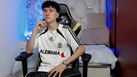 johnny_cagee online show from October 17, 2025, 9:12 am