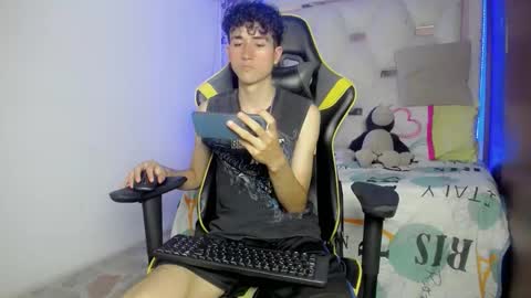 johnny_cagee online show from November 24, 2025, 5:40 am