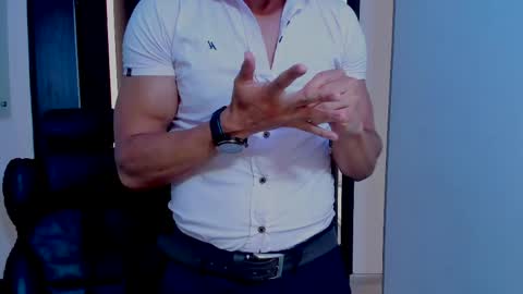 Snapshot of johnny_seens1 chatting on June 2, 2026, 6:43 pm Johnny online show from June 2, 2026, 6:43 pm