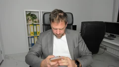 Snapshot of johnnydough82 chatting on December 6, 2024, 5:53 am johnnydough82 online show from December 6, 2024, 5:53 am