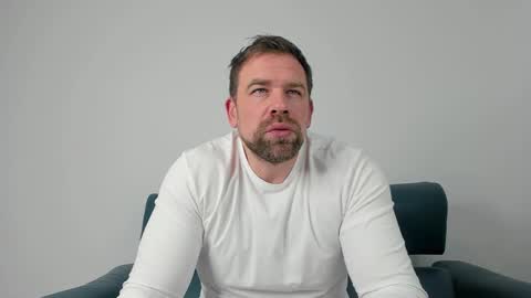 Snapshot of johnnydough82 chatting on March 2, 2025, 4:50 am johnnydough82 online show from March 2, 2025, 4:50 am